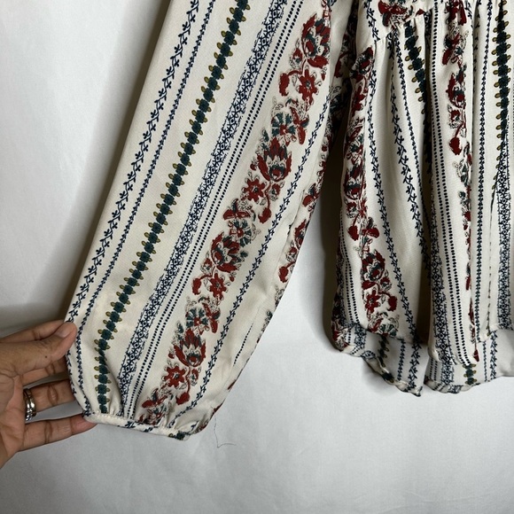 Altar’d State Blouse - Picture 3 of 7